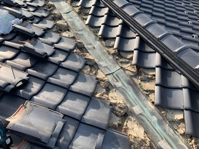 撤去中の谷板金・別箇所